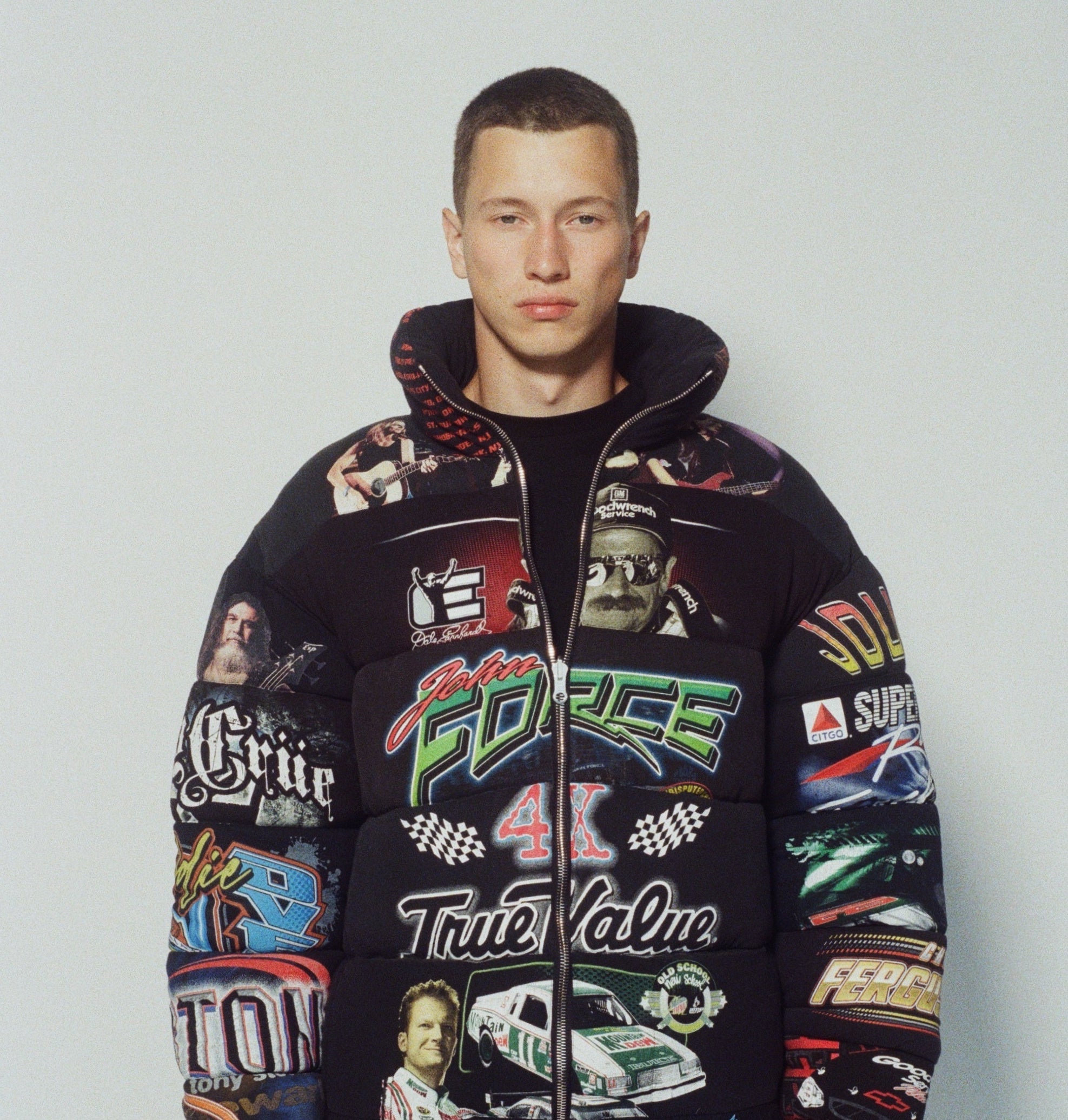 FRONT RUNNER Black Unisex Lightweight Reversible T-shirt Puffer Jacket